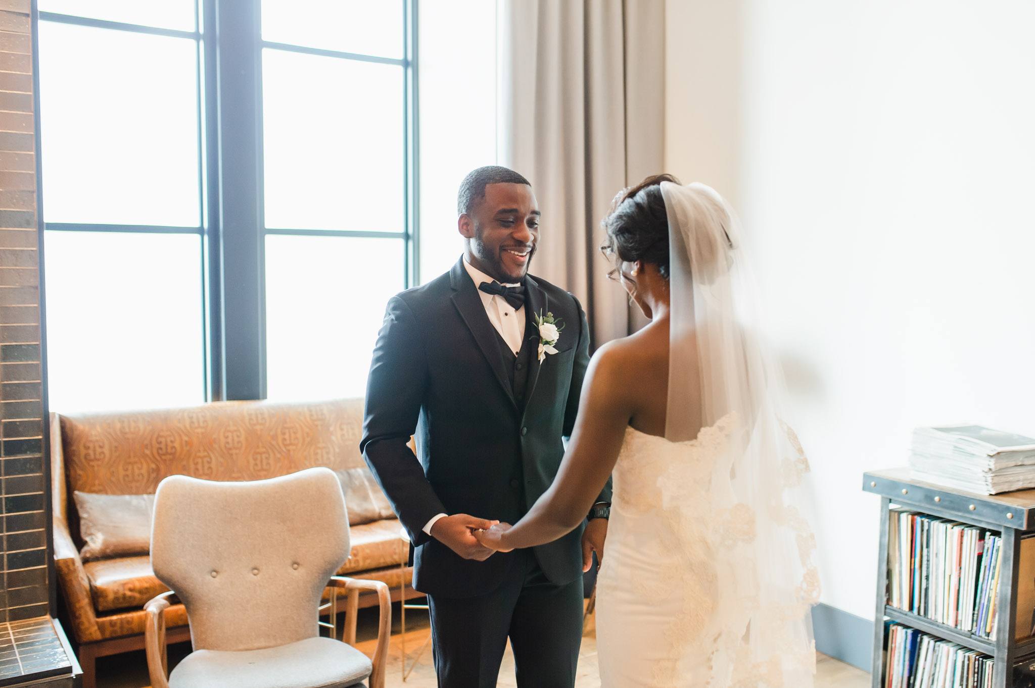 Wedding Day Couple Poses that You Just Can't Miss! - ZoWed.com | Blog