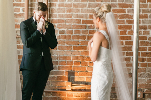 Wedding First Looks: How to Capture the Perfect Moment